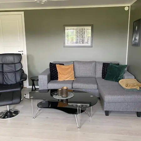 Moderne Og Familievennlig Sokkelleilighet For Opptil 6 Personer, Gratis Parkering & Elbillading 모이라나
